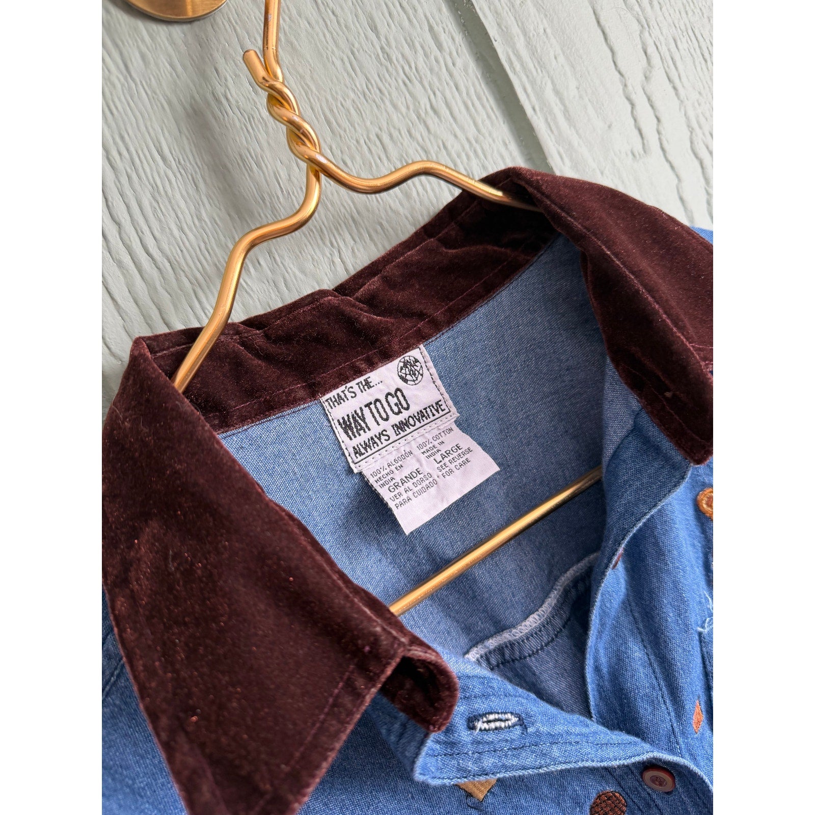 Vintage Embroidered Denim Shirt Women’s Large – Velvet Collar – 90s Cottagecore