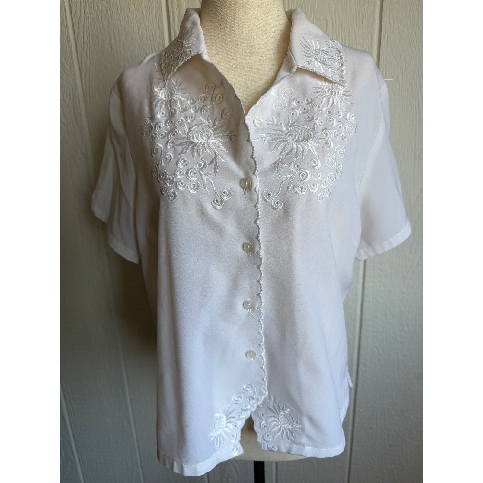Vintage Classics White Embroidered Button Blouse Scalloped Edge Size MP