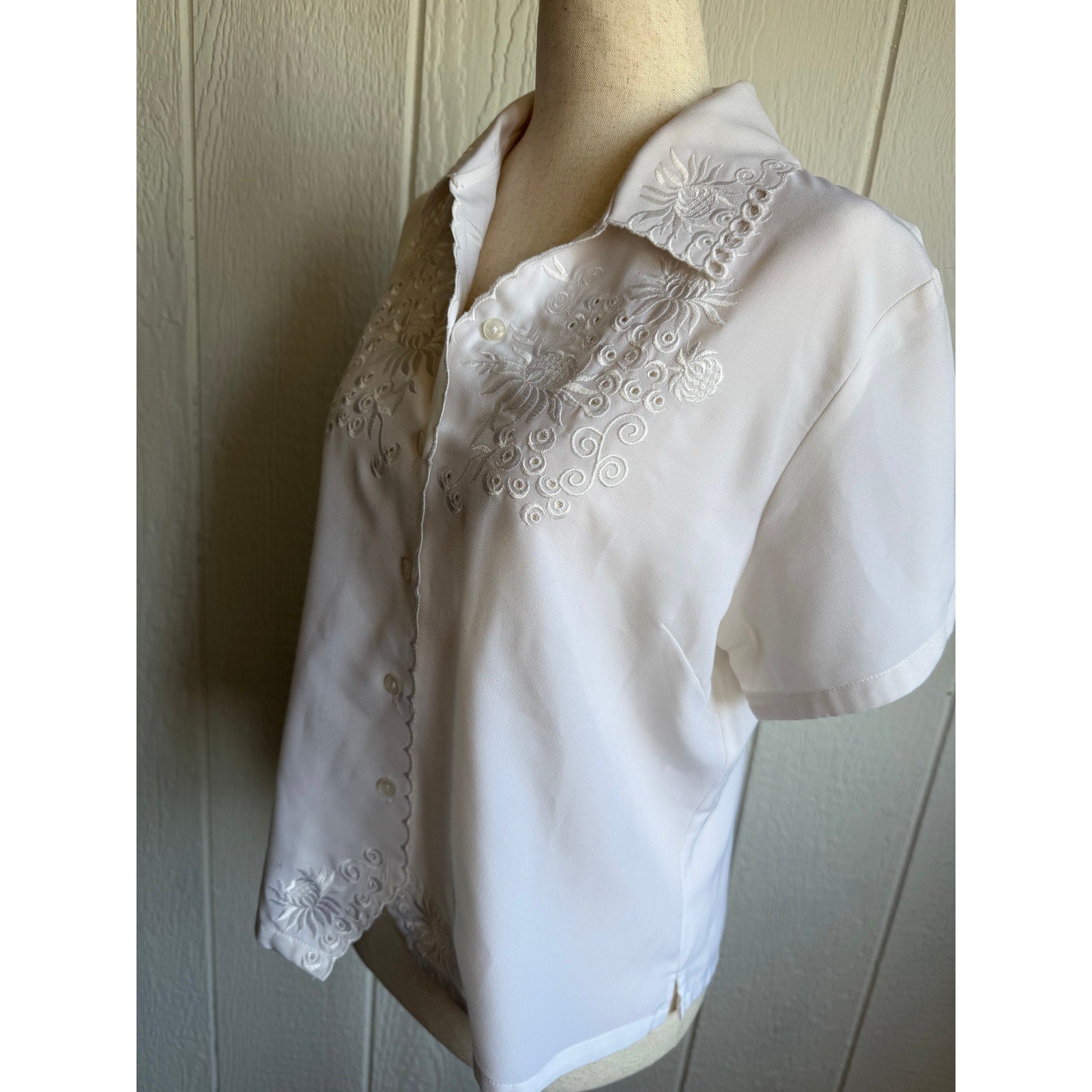 Vintage Classics White Embroidered Button Blouse Scalloped Edge Size MP