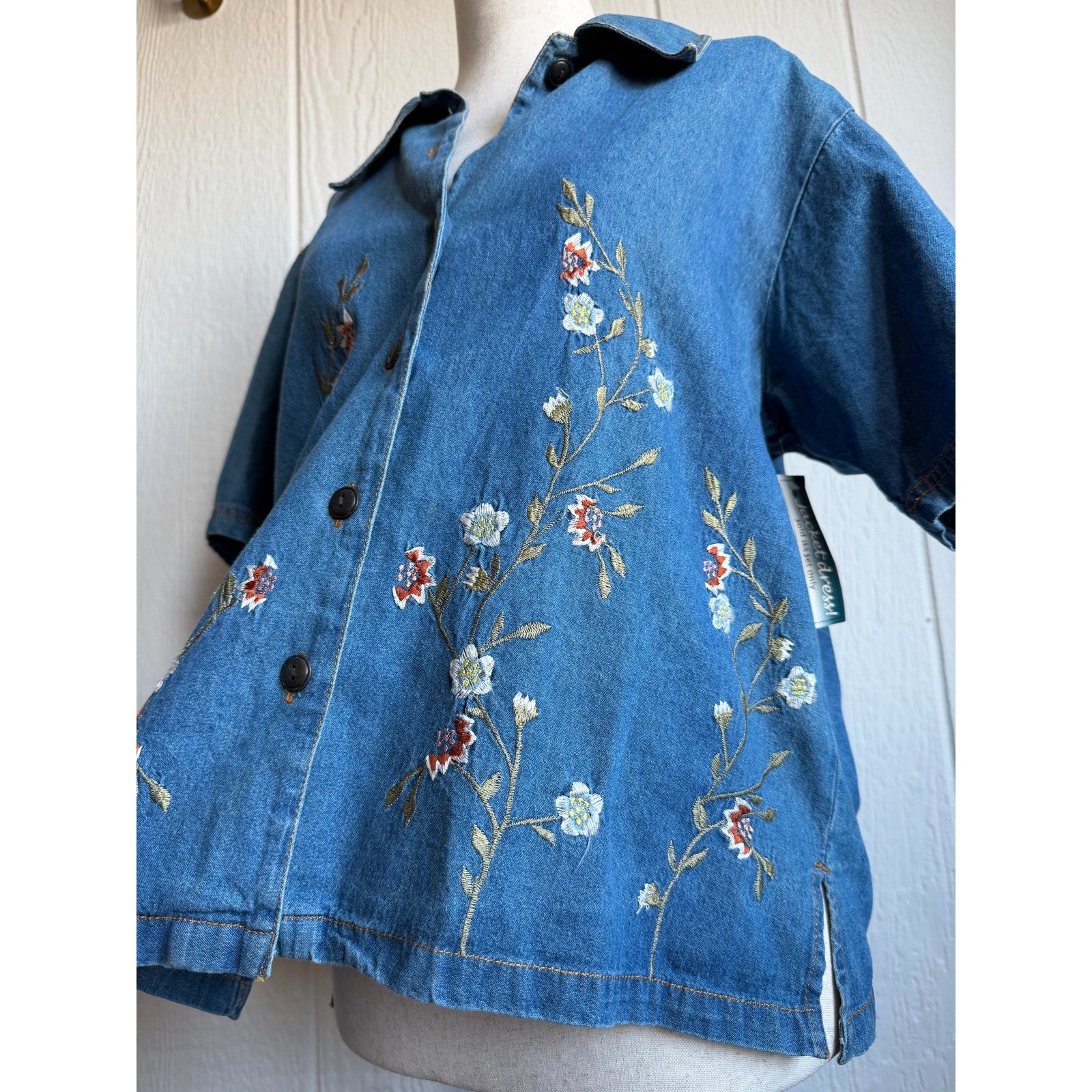 NWT Vintage 90s Embroidered Denim Button Front Shirt Jacket Floral Women’s L