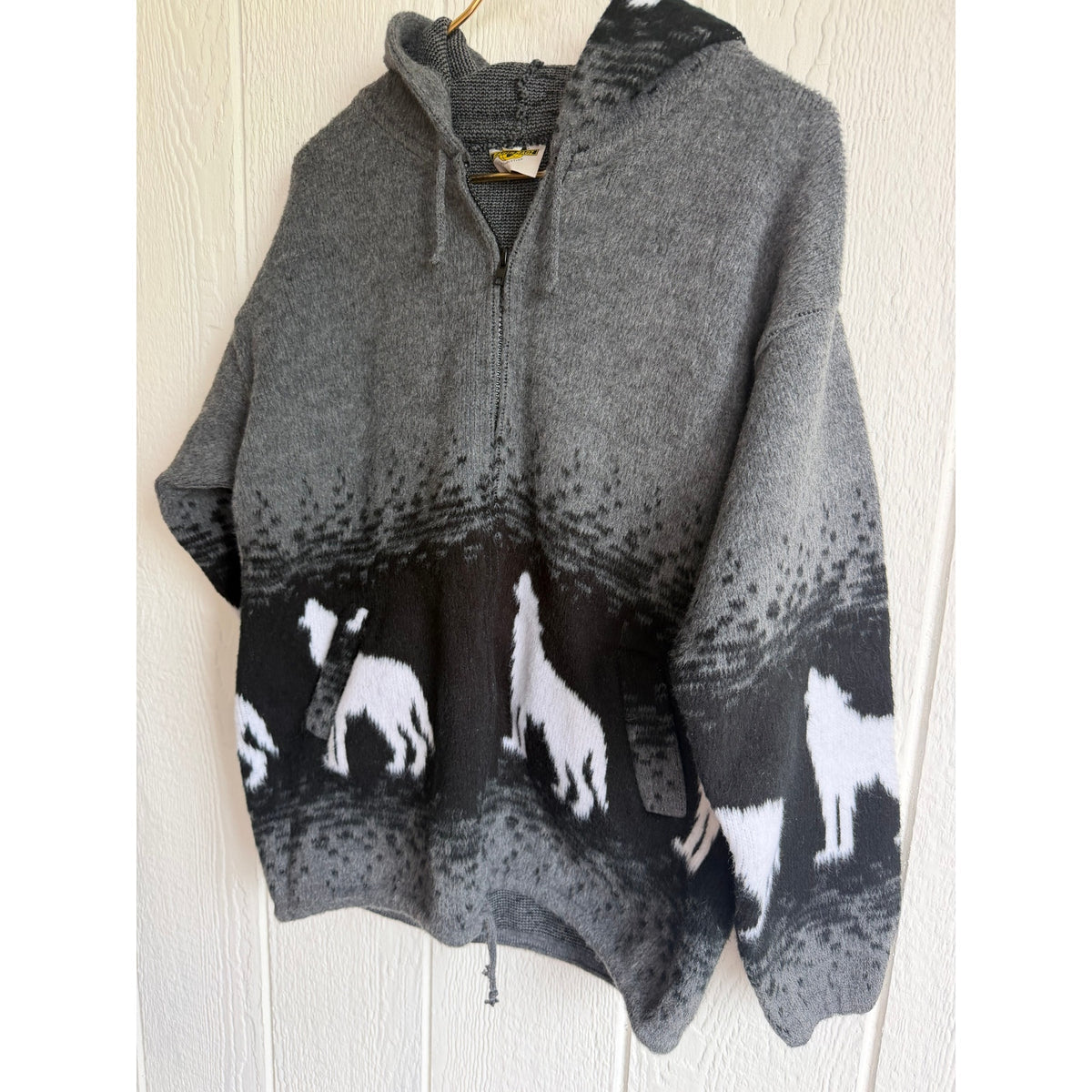 Earth Ragz Wool Wolf Sweater Medium Hooded Zip Jacket Ecuador Gray Black