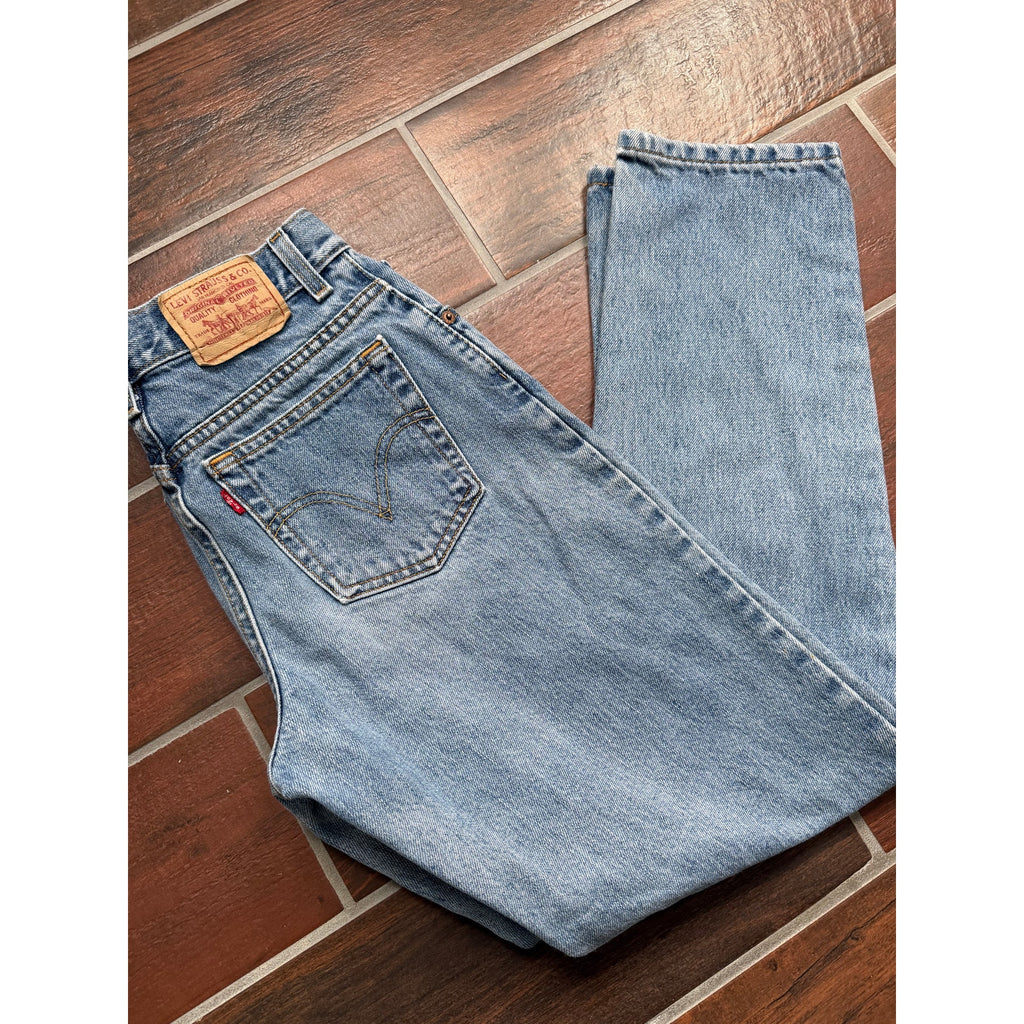 Vintage Levi’s 550 Relaxed Tapered Jeans – Women’s 6M – Light Wash – Y2K