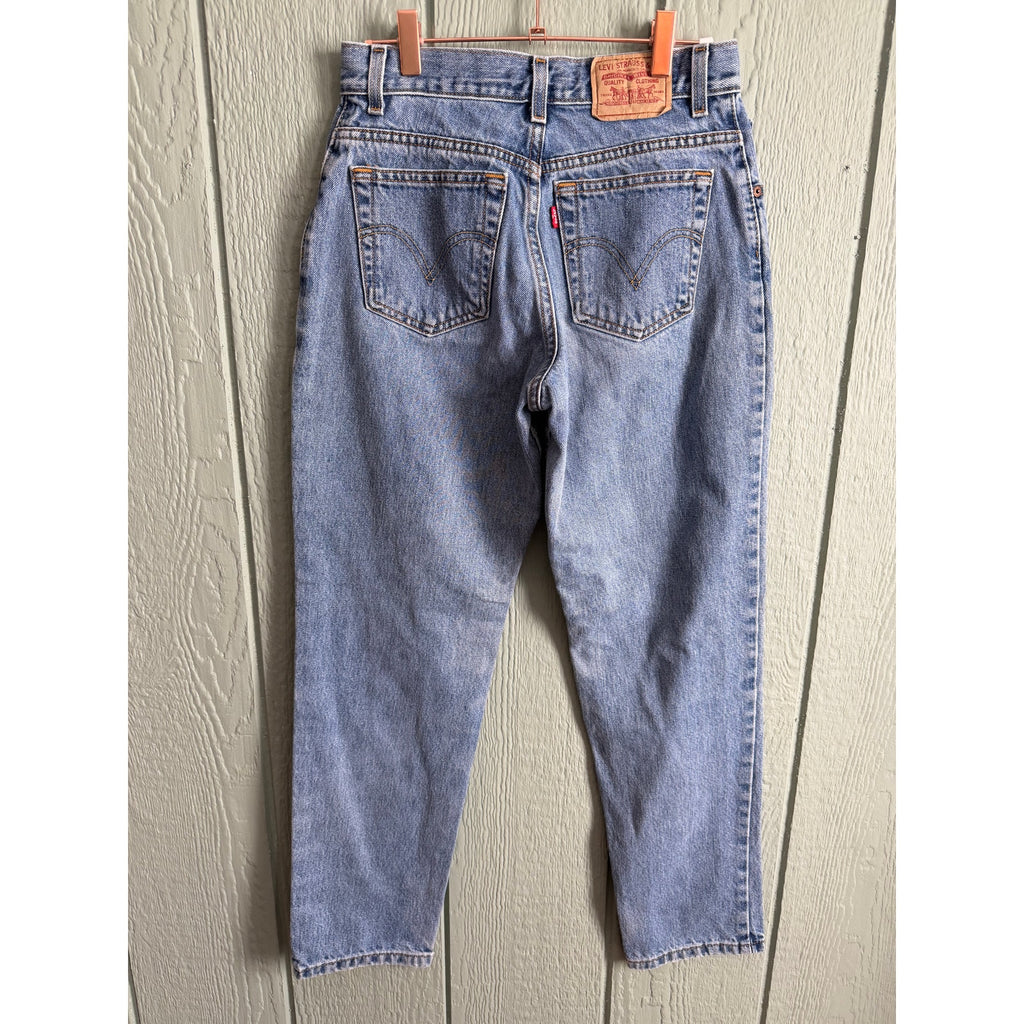 Vintage Levi’s 550 Relaxed Tapered Jeans – Women’s 6M – Light Wash – Y2K