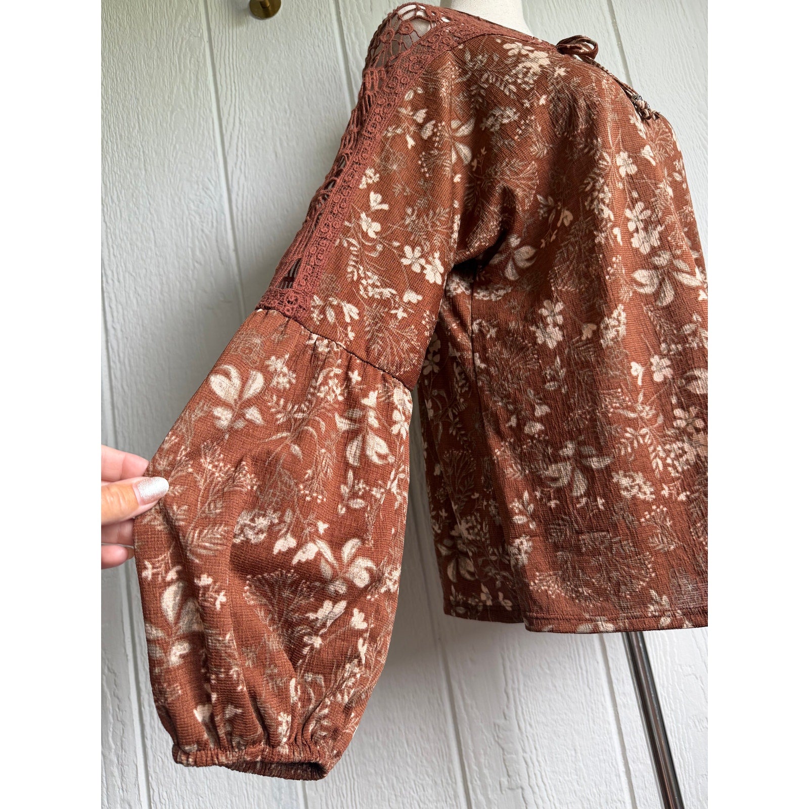 Y2K Boho Floral Peasant Top Medium Brown Crochet Lace Balloon Medium