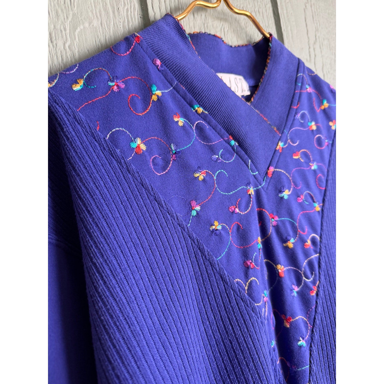 Vintage BLAST Embroidered Ribbed Pullover Sweatshirt XL Purple Floral V-Neck 90s