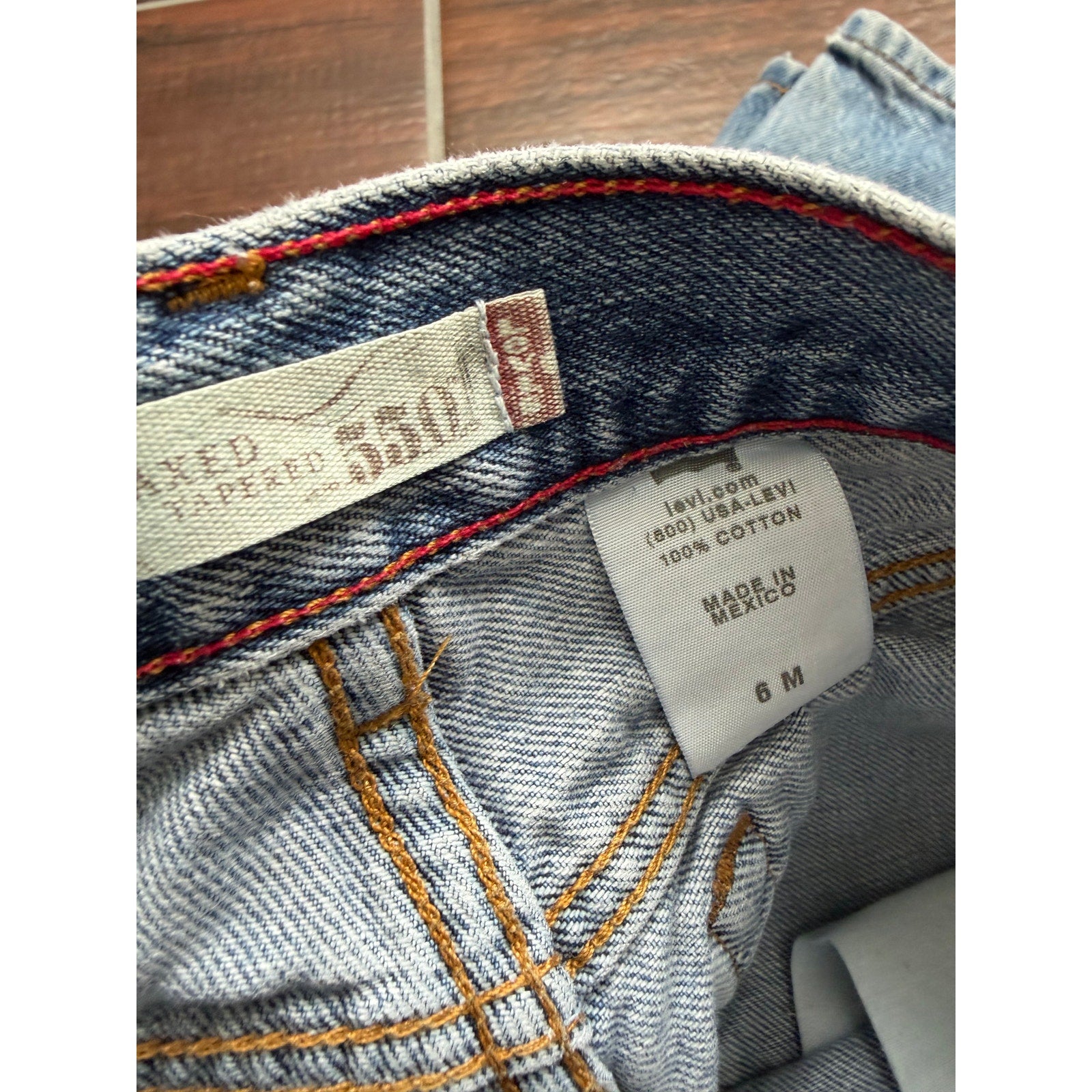 Vintage Levi’s 550 Relaxed Tapered Jeans – Women’s 6M – Light Wash – Y2K