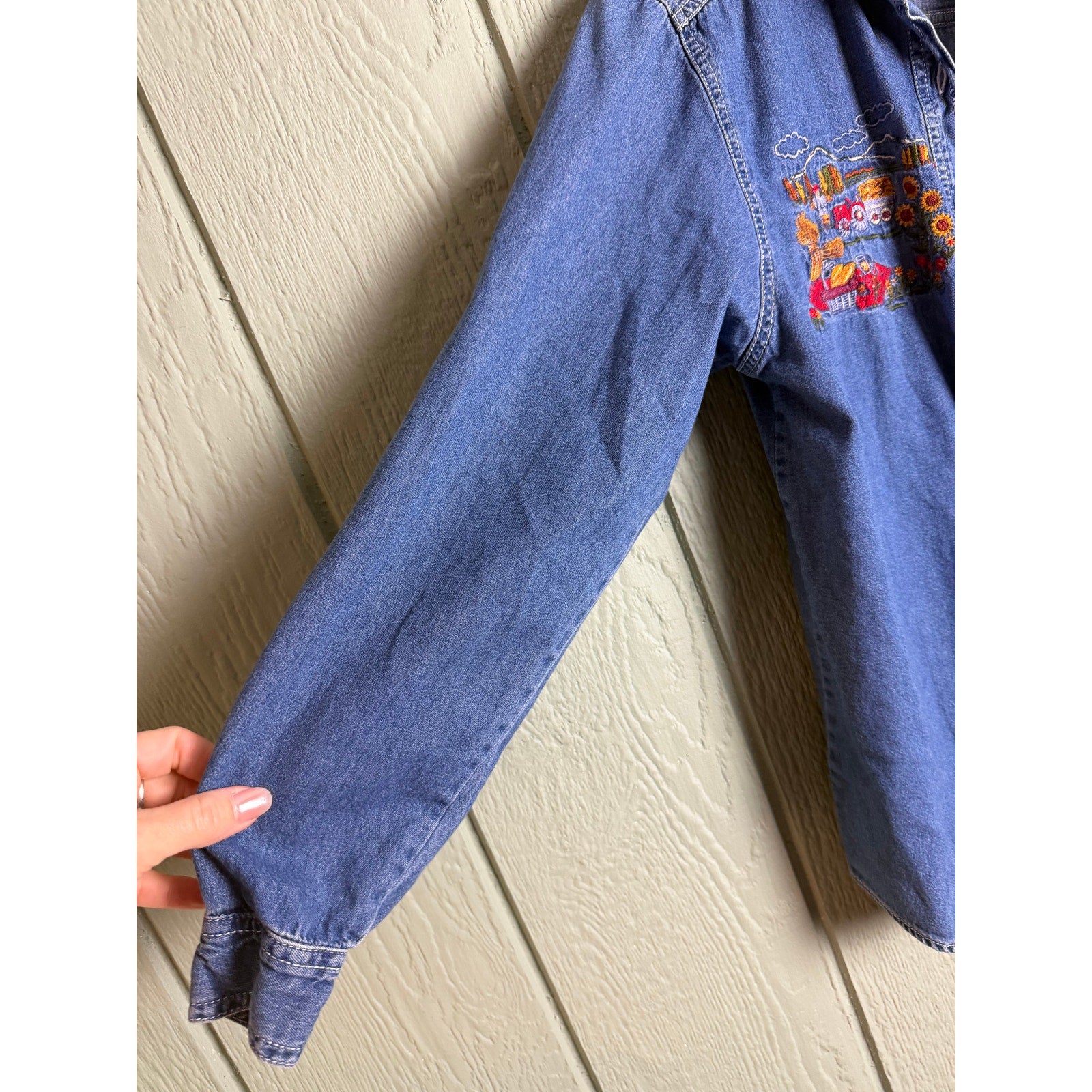 Vintage 90s Denim Shirt Farm & Floral Embroidery Button Front