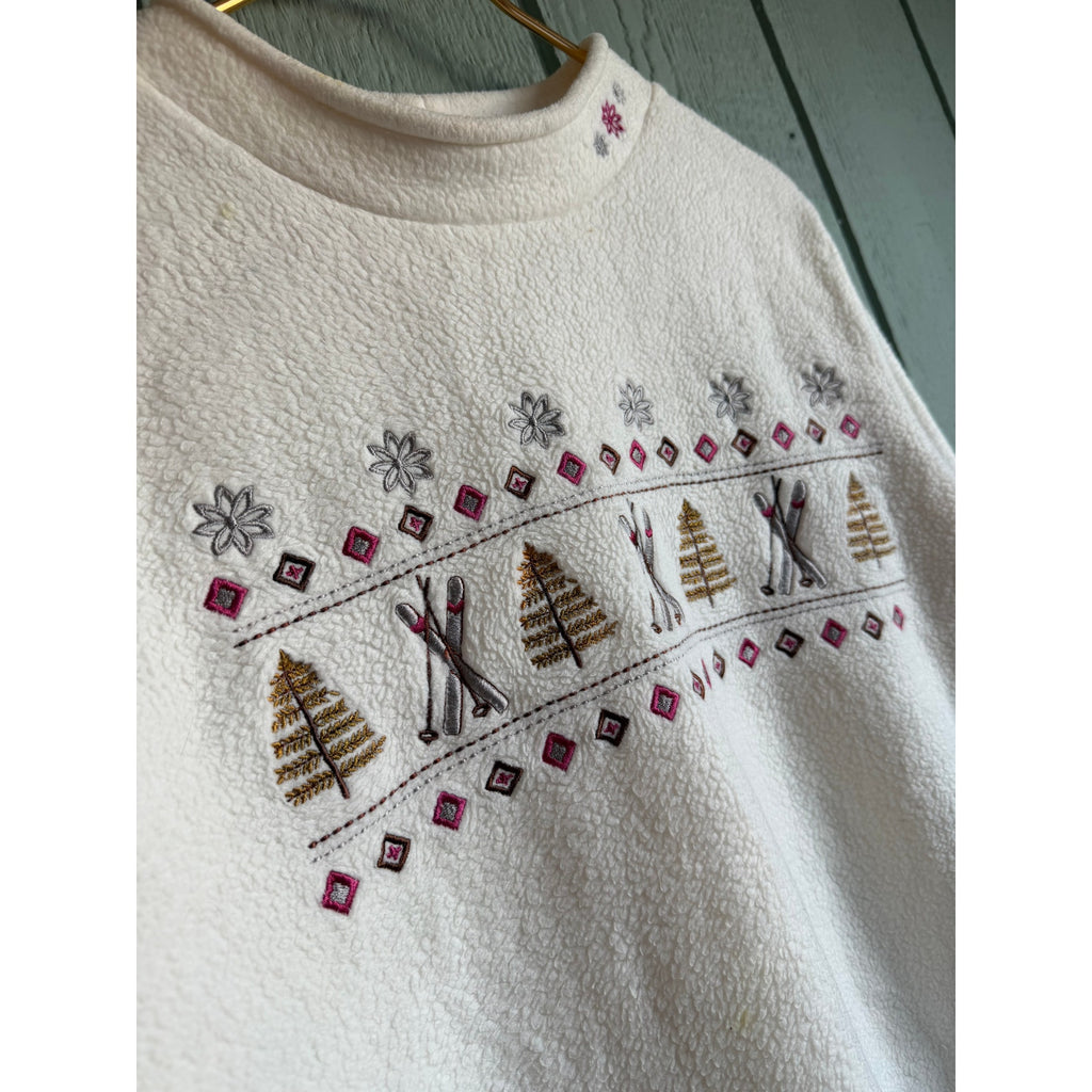 Vintage Embroidered Ski Lodge Fleece Sweater Women’s Cozy Winter Pullover Cream